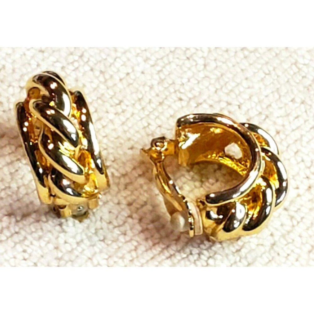 Vintage Signed Joan Rivers Gold Tone Rope Clip On Hoop Earrings